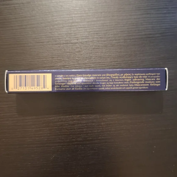 Estee Lauder Double Wear Mascara - Black and Gold - Picture 10 of 11